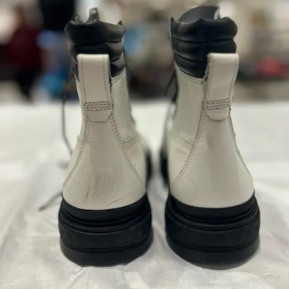 Timberland Boots - Picture 4 of 7